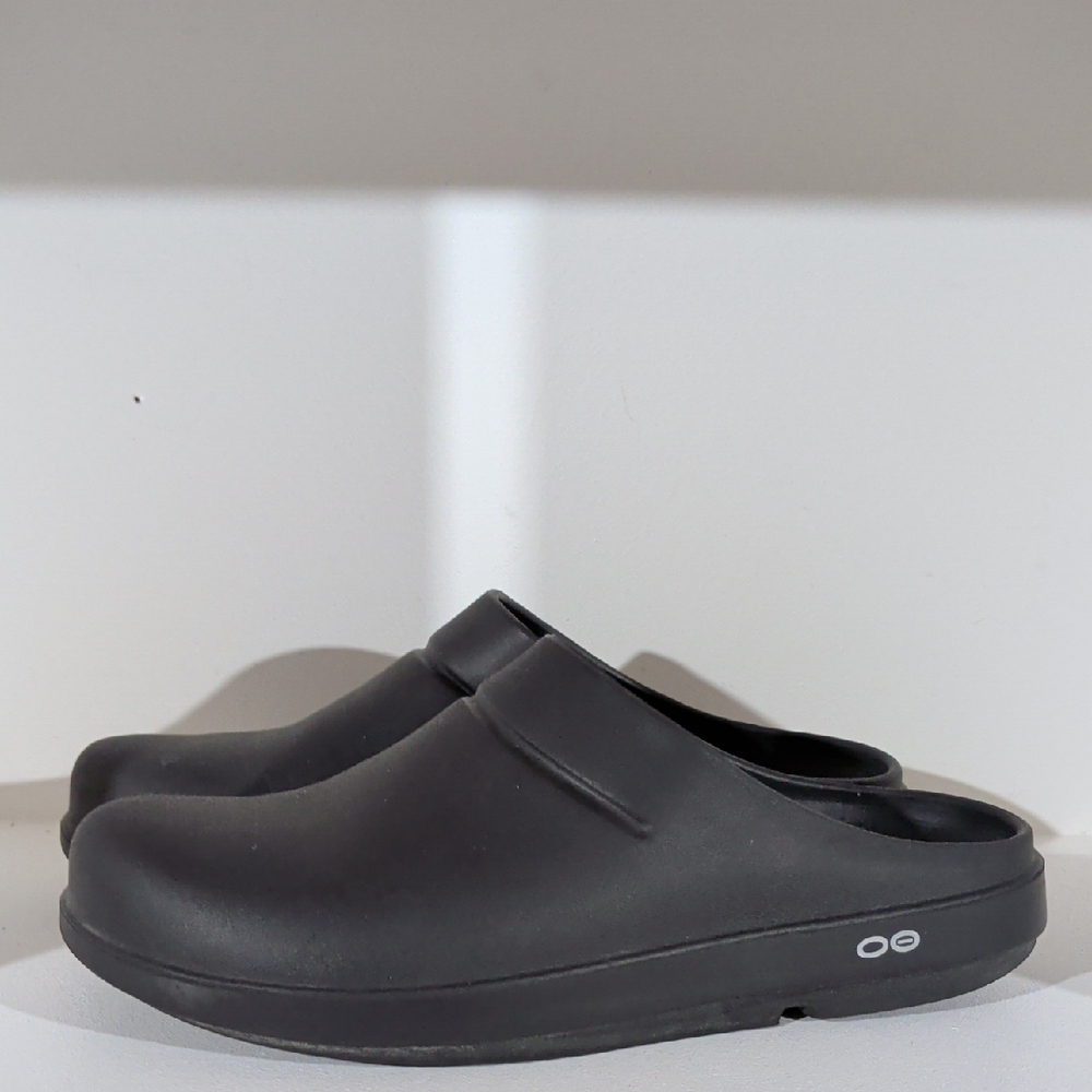 OOFOS Men's Black Slip-On Loafers